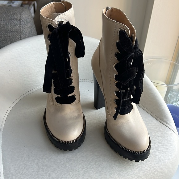 Sergio Rossi heeled boots with velvet laces - Picture 2 of 9